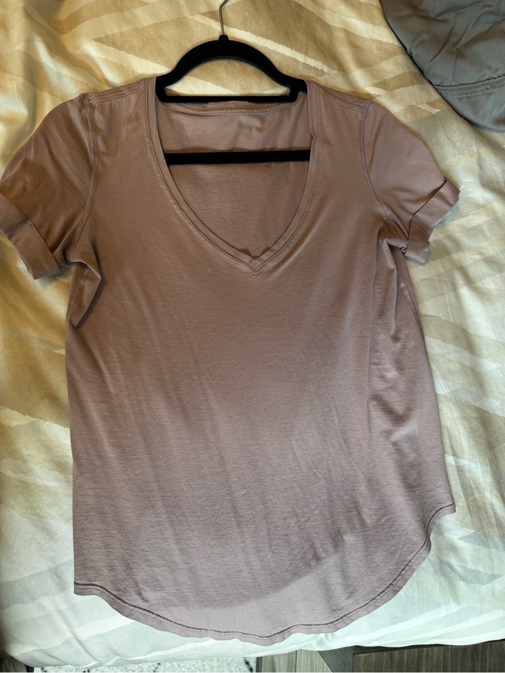 lululemon athletica V-Neck Short Sleeve Top in Dusty Mauve
